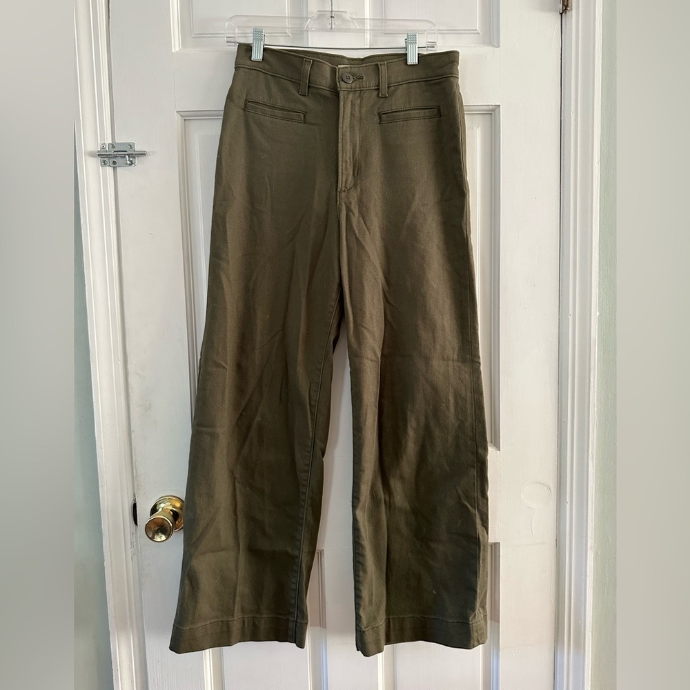 Levi’s ribcage wideleg crop Jean size 28 olive green